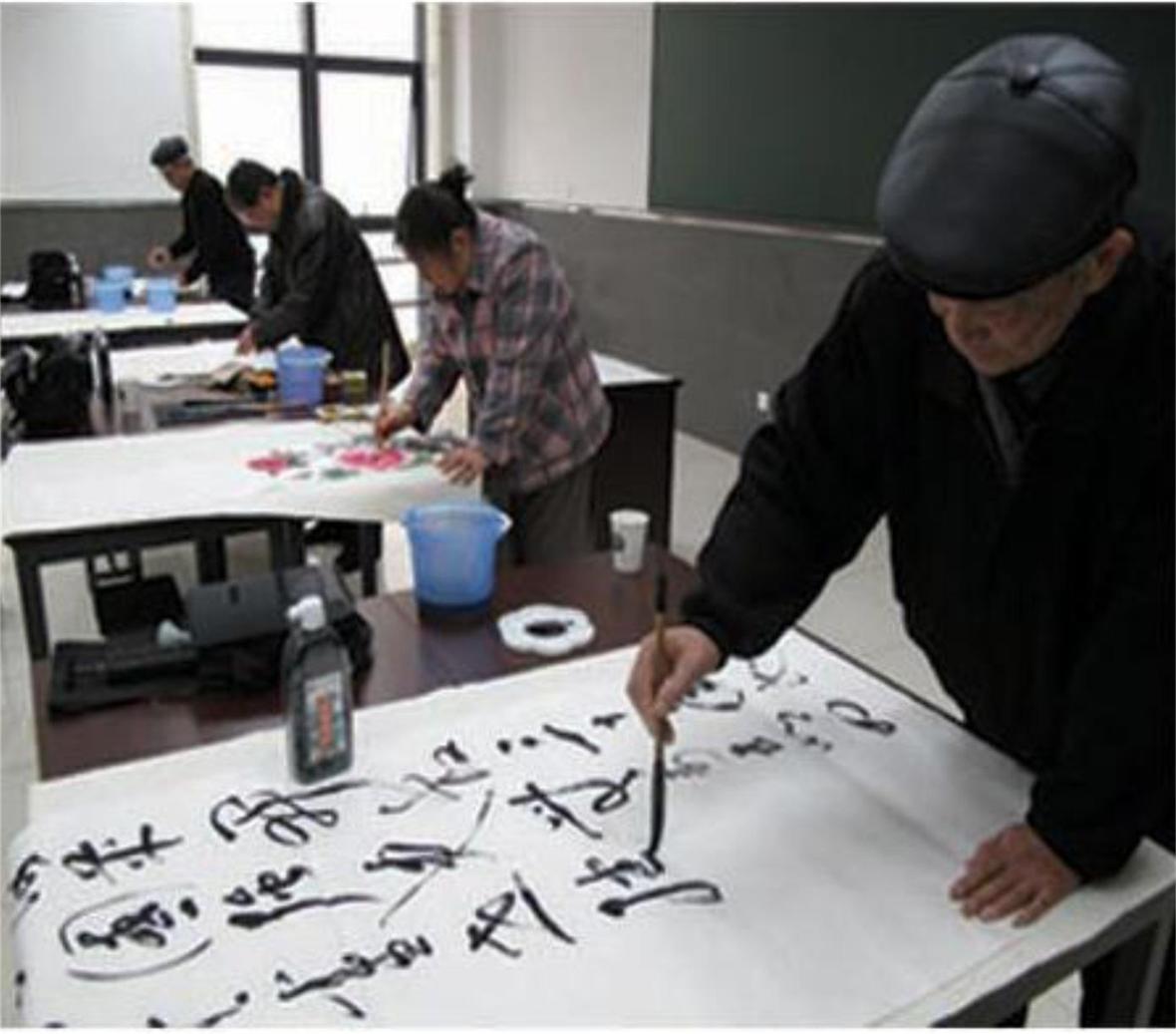 養(yǎng)老服務(wù)中心 構(gòu)建老年友好型社會的關(guān)鍵支點