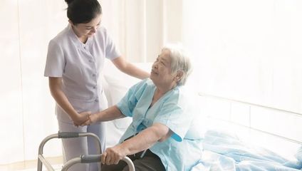在家也能享受全方位養(yǎng)老服務(wù)?上海已試點(diǎn)!3位護(hù)理員+1位護(hù)士輪流上門，每月花費(fèi)……